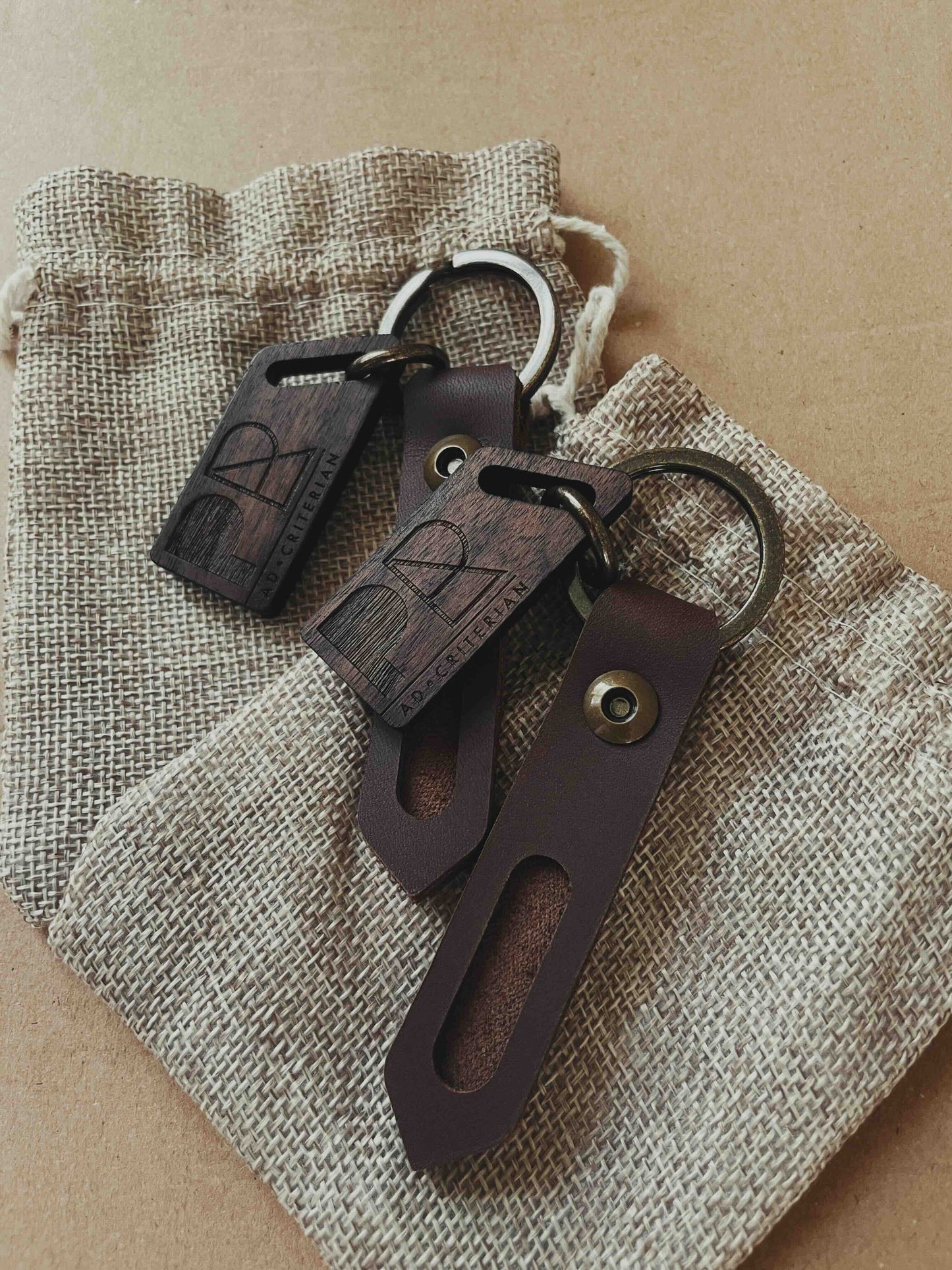 Llavero en Cuero y Madera |  PR